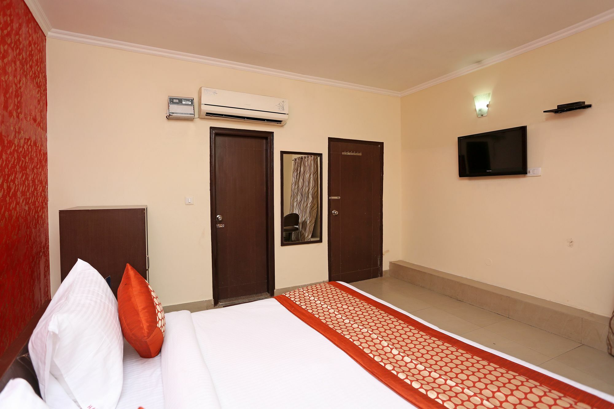 Hotel Aero Look Ню Делхи Екстериор снимка