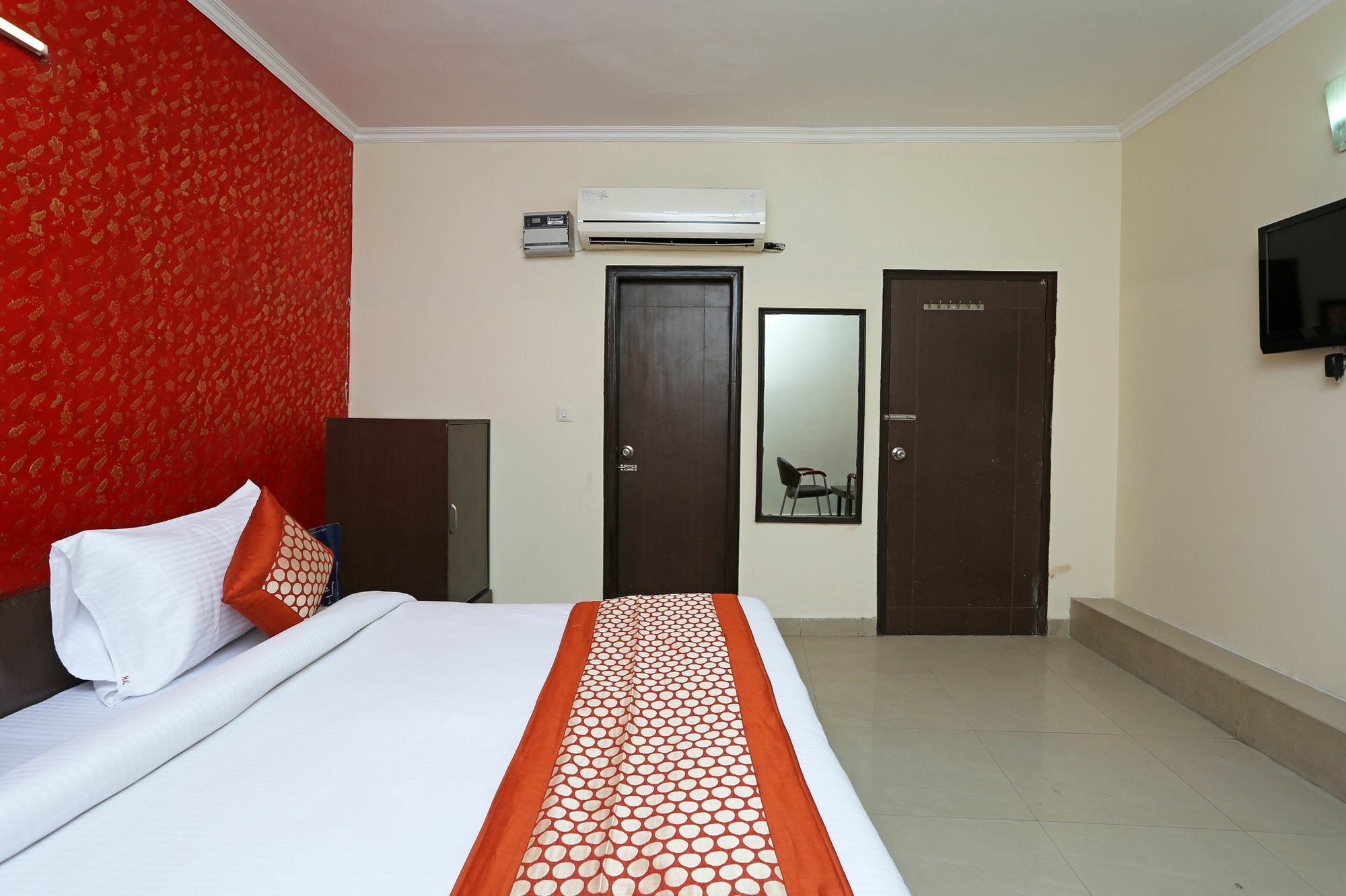 Hotel Aero Look Ню Делхи Екстериор снимка