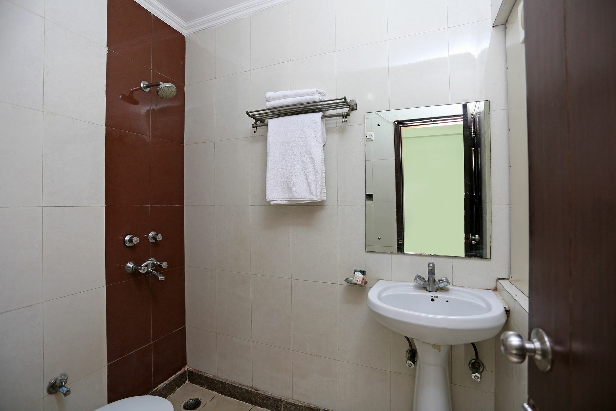 Hotel Aero Look Ню Делхи Екстериор снимка