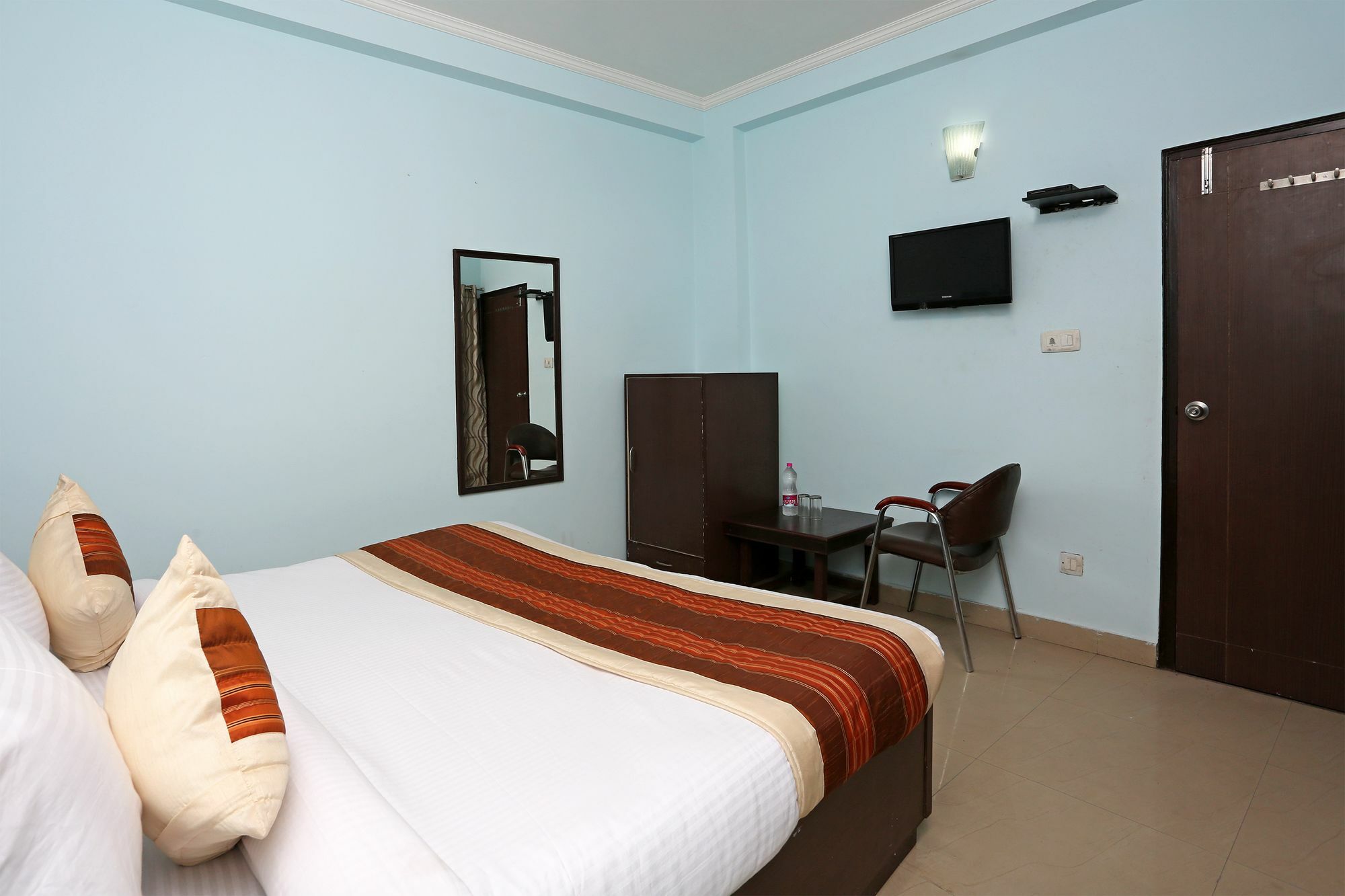 Hotel Aero Look Ню Делхи Екстериор снимка