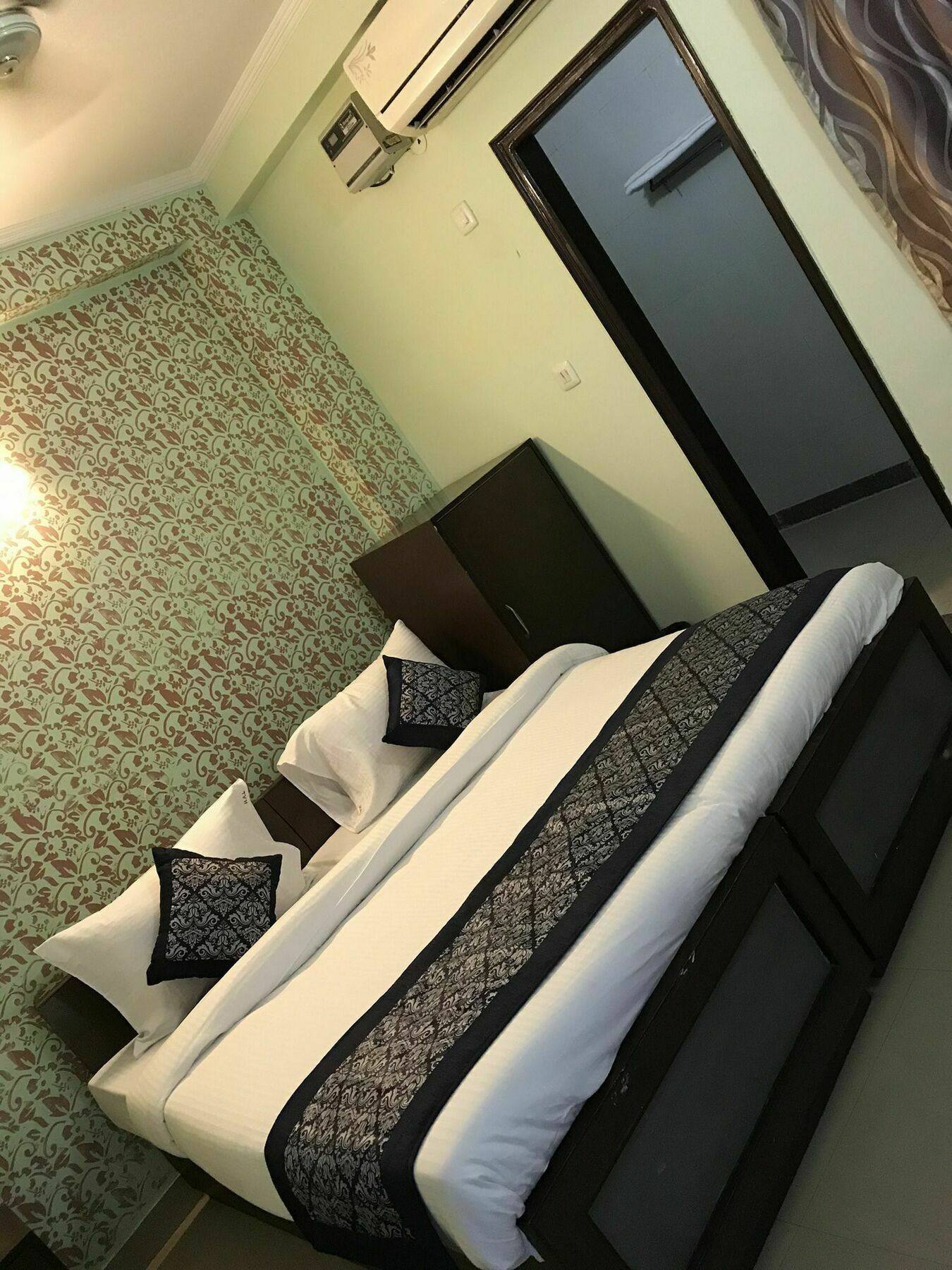 Hotel Aero Look Ню Делхи Екстериор снимка